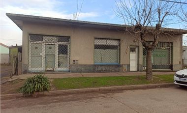 Se vende propiedad  emplazada en 2 lotes propios sobre excelente ubicación.