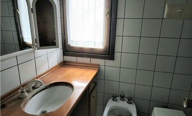 Chalet seis ambientes con piscina. San Carlos. Mar del Plata. Venta.