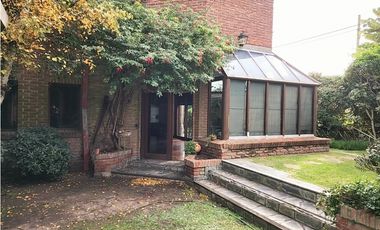 Chalet seis ambientes con piscina. San Carlos. Mar del Plata. Venta.