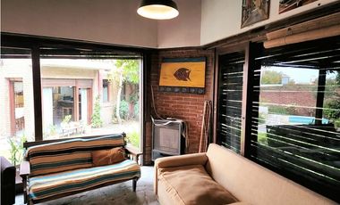 Chalet seis ambientes con piscina. San Carlos. Mar del Plata. Venta.