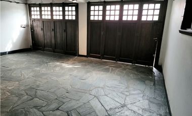 Chalet seis ambientes con piscina. San Carlos. Mar del Plata. Venta.