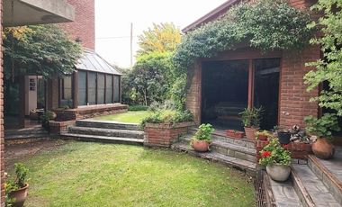 Chalet seis ambientes con piscina. San Carlos. Mar del Plata. Venta.