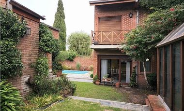 Chalet seis ambientes con piscina. San Carlos. Mar del Plata. Venta.