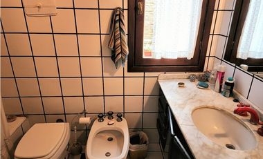 Chalet seis ambientes con piscina. San Carlos. Mar del Plata. Venta.