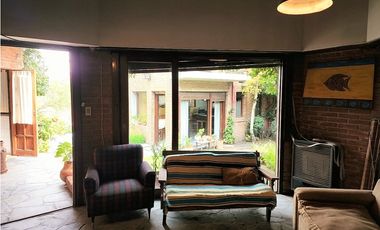 Chalet seis ambientes con piscina. San Carlos. Mar del Plata. Venta.