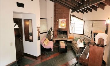Chalet seis ambientes con piscina. San Carlos. Mar del Plata. Venta.