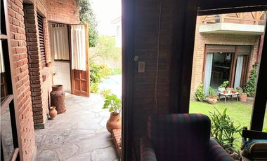 Chalet seis ambientes con piscina. San Carlos. Mar del Plata. Venta.