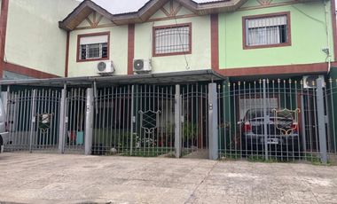 Duplex tres ambientes con patio y cochera