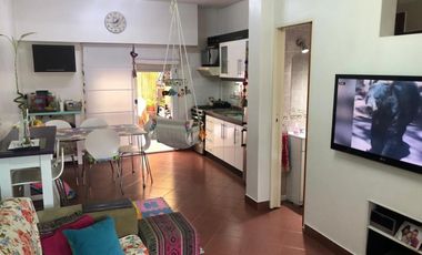 Duplex tres ambientes con patio y cochera