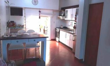 Duplex tres ambientes con patio y cochera