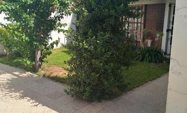 Casa de cuatro ambientes en venta en el palomar