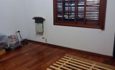 Casa de cuatro ambientes en venta en el palomar