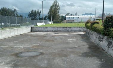 VENDO HERMOSA PROPIEDAD COMERCIAL EN CAYAMBE SOBRE LA PANAMERICANA NORTE