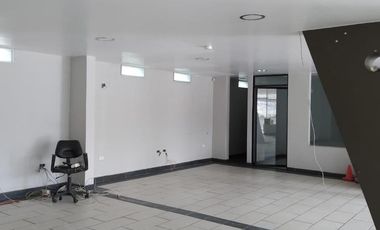 VENDO HERMOSA PROPIEDAD COMERCIAL EN CAYAMBE SOBRE LA PANAMERICANA NORTE
