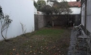 Chalet excelente ubicación,3 dormit.,jardín, garage.