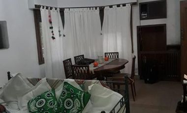 Chalet excelente ubicación,3 dormit.,jardín, garage.