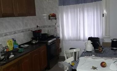 Chalet excelente ubicación,3 dormit.,jardín, garage.