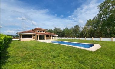 CASA CHAME CON PISCINA