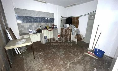 Local comercial a media cuadra de la Estación de Haedo.