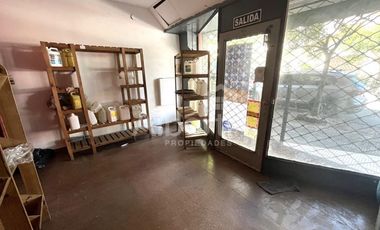 Local comercial a media cuadra de la Estación de Haedo.