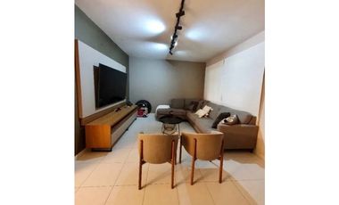 VENDO CASA SEMI AMOBLADA EN VERSALLES