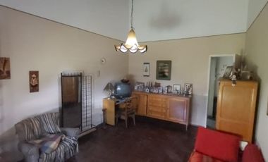 Casa  en Venta Lomas del Mirador / La Matanza (B111 371)