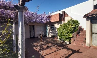 Casa  en Venta Lomas del Mirador / La Matanza (B111 371)
