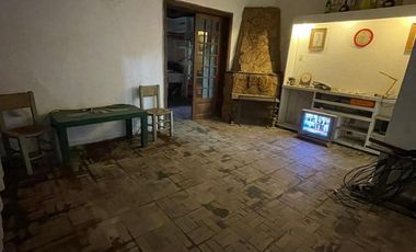 Chalet de 4 AMBIENTES en venta