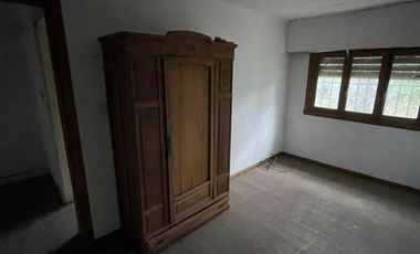 Chalet de 4 AMBIENTES en venta