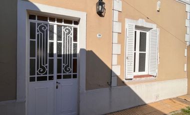 Casa de 3 AMBIENTES en alquiler
