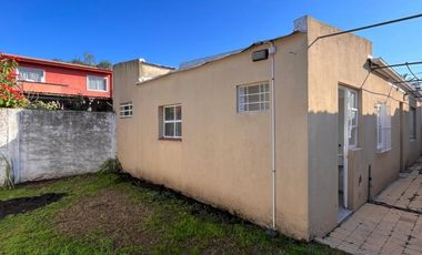 Casa de 3 AMBIENTES en alquiler