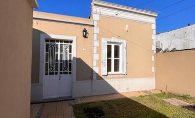 Casa de 3 AMBIENTES en alquiler