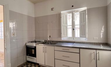 Casa de 3 AMBIENTES en alquiler