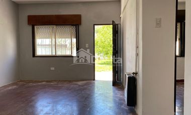 Casa interna de 2 habitaciones. Disponible en Febrero