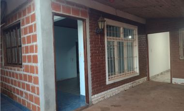 Casa + Local Comercial- Pto. Esperanza