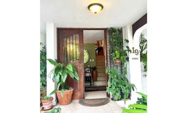 Se Vende Hermosa casa con amplio terreno en Hato Pintado la Loma