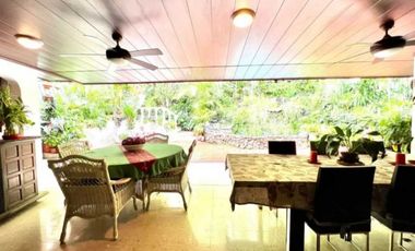 Se Vende Hermosa casa con amplio terreno en Hato Pintado la Loma