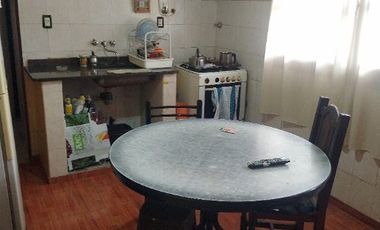 Casa con Departamento en venta en Burzaco Este
