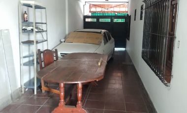 Casa con Departamento en venta en Burzaco Este