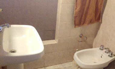 Casa con Departamento en venta en Burzaco Este