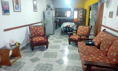 Casa con Departamento en venta en Burzaco Este