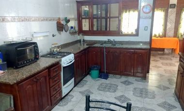 Casa con Departamento en venta en Burzaco Este