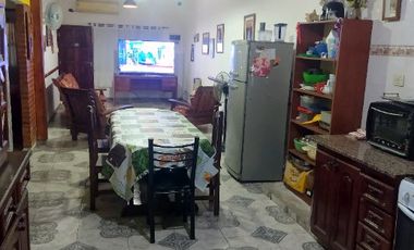 Casa con Departamento en venta en Burzaco Este