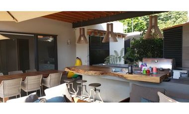 CONFORTABLE CASA EN VENTA, VALLE DE BRAVO