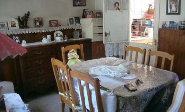 Longchamps: casa con parque y departamento interno