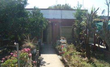 Longchamps: casa con parque y departamento interno
