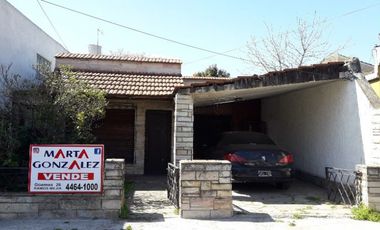 Casa  en Venta Villa Sarmiento / Moron (A120 3270)