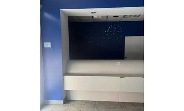 Se Alquila Local en Ave Central de 360m2