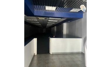 Se Alquila Local en Ave Central de 360m2