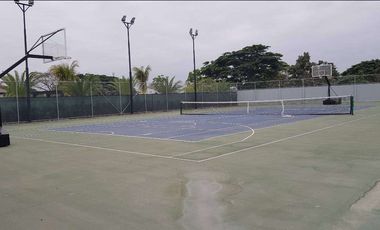 Venta de casa a estrenar con acabados de lujo/Urb. Casalaguna/a 5 minutos de Riocentro Dorado.